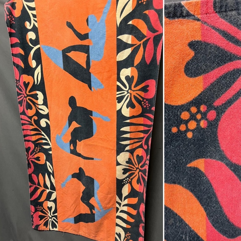 Vintage surfer beach towel retro beach towel
80s terrycloth retro towel